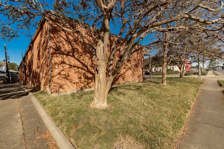 More Photos Of 4950 Government St, Baton Rouge General Retail For Sale