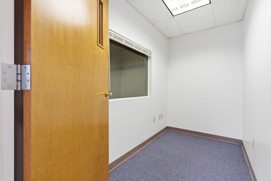 More Photos Of 718 N Martin St, East Prairie Office For Sale