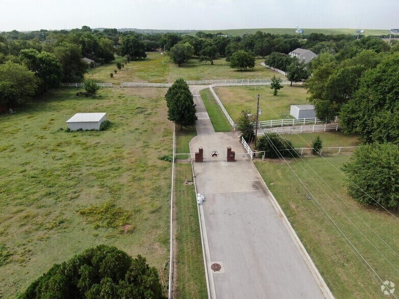 More Photos Of 2600 Rosebud Ln, Richland Hills Specialty For Sale