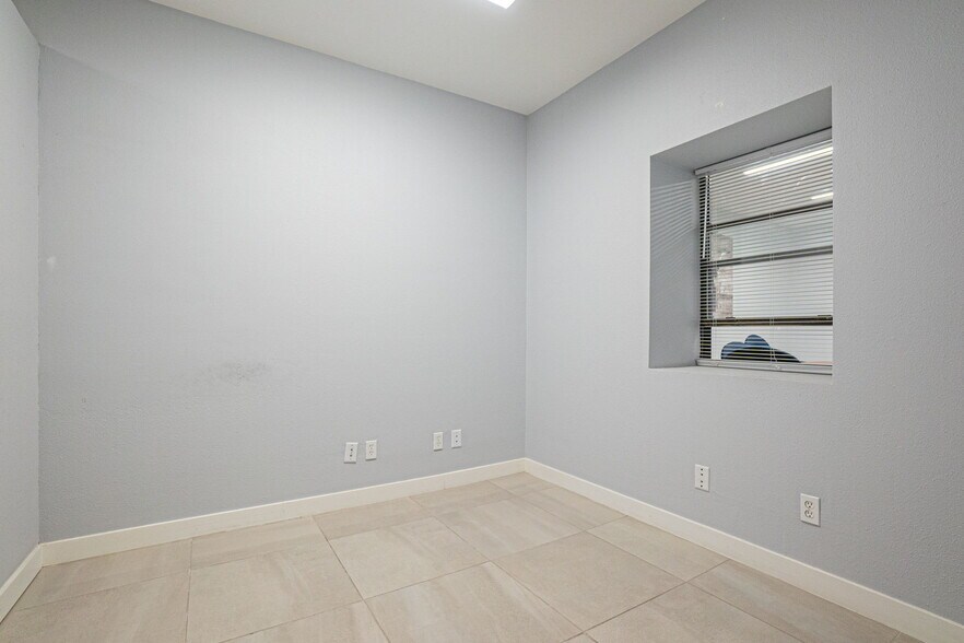 More Photos Of 3500 Confederate Rd, El Paso Warehouse For Sale