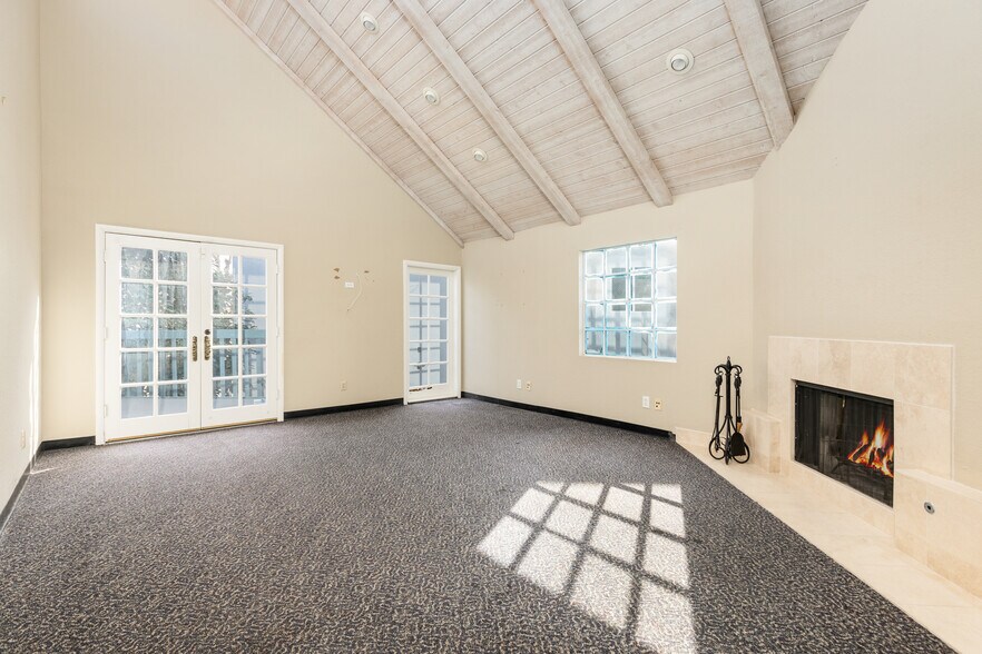 More Photos Of 18592 Main St, Huntington Beach Office For Lease