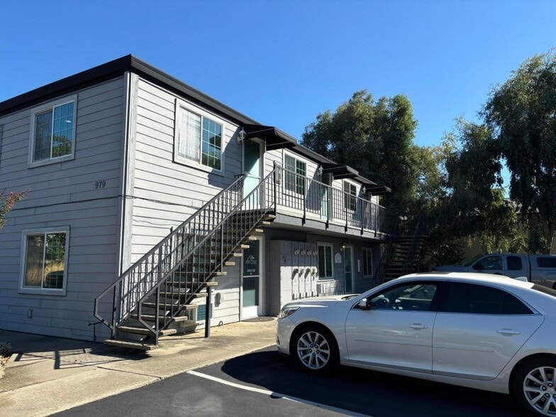 More Photos Of 979 Mission de Oro Dr, Redding Office For Sale