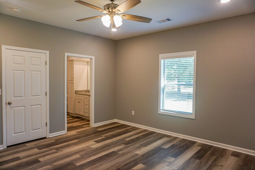 More Photos Of 404 W Matthews St, Brookland Apartments For Sale