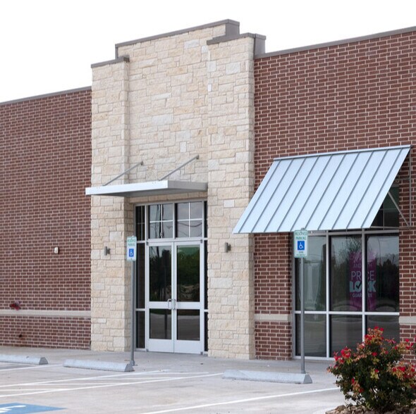 More Photos Of 1702 Central Texas Expy, Lampasas General Retail For Lease