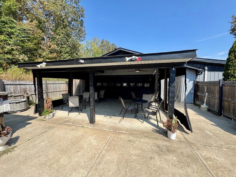 More Photos Of 11728 US Highway 68 E, Benton Flex For Sale