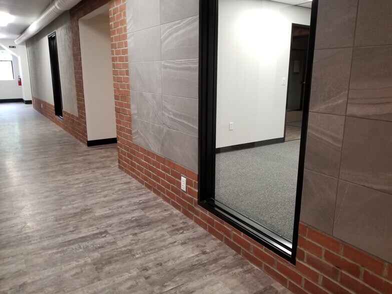 More Photos Of 550 S Main St, Lebanon Office For Sale