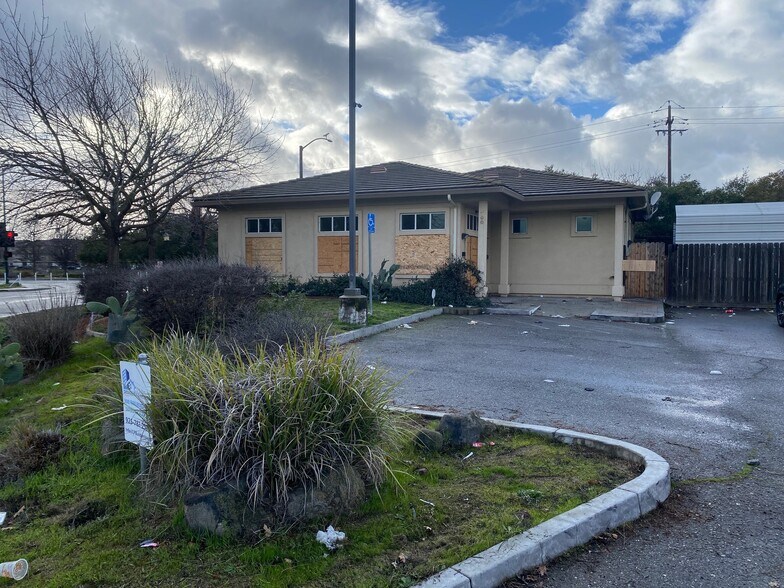 More Photos Of 300 Railroad Ave, Suisun City Office For Sale