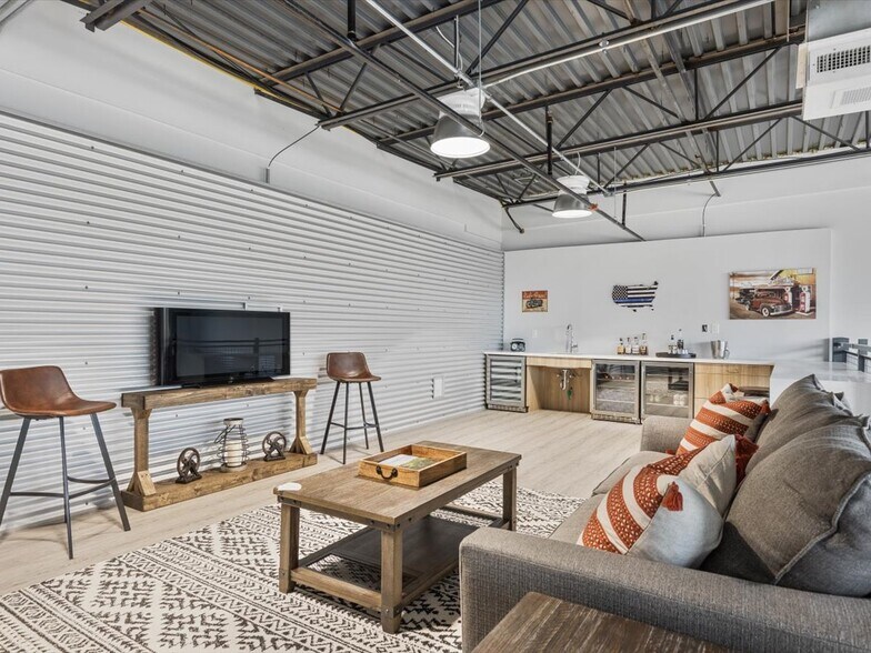 More Photos Of 6701 Dominion Garages Ave, Woodford Specialty For Sale