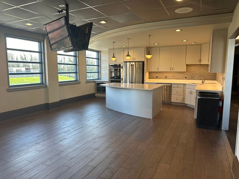 More Photos Of 2700 Loch Raven Rd, Baltimore Unknown For Lease