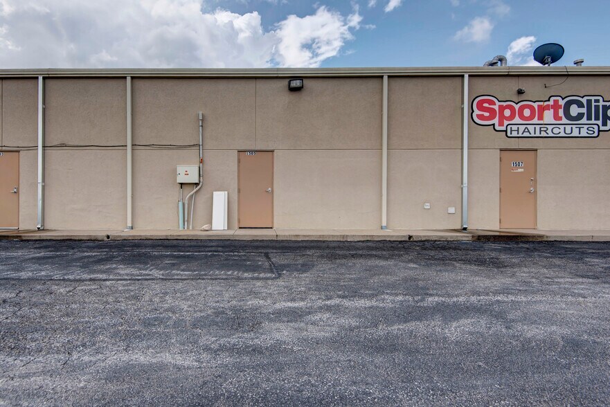 More Photos Of 1501-1513 W State Highway J, Ozark General Retail For Lease