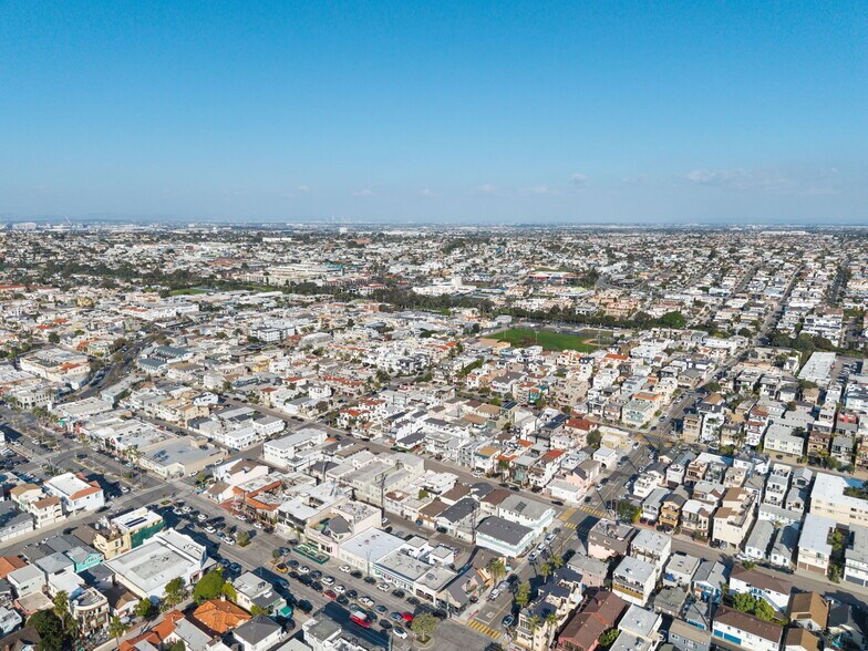 More Photos Of 825 Manhattan Ave, Hermosa Beach Apartments For Sale