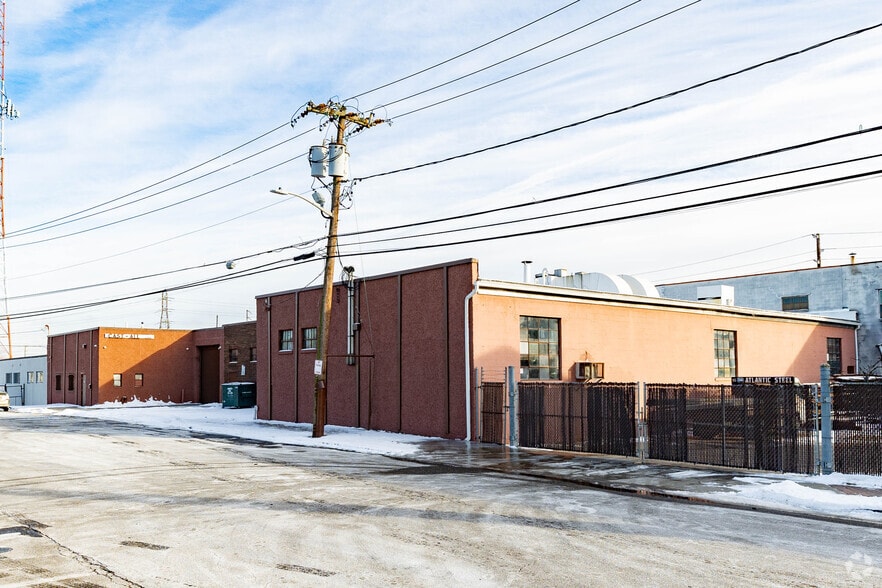 More Photos Of 235 Liberty Ave, Mineola Warehouse For Lease
