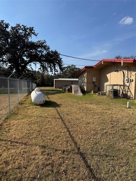 More Photos Of 1300 Liberty School Rd, Azle General Retail For Lease