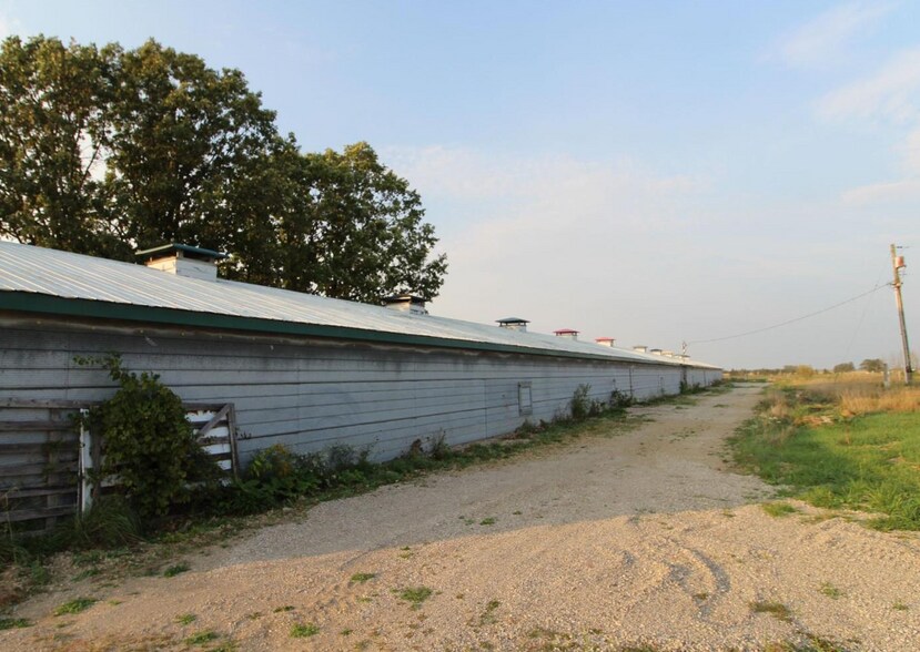 More Photos Of 10748 Mcewen Dr, Denfield Light Distribution For Lease