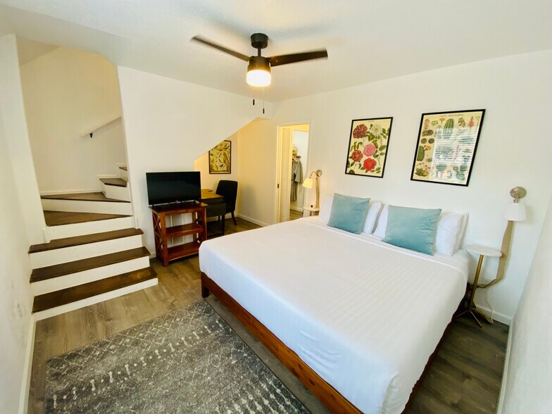 More Photos Of 104 Scudder Ln, Wimberley Hotel For Sale