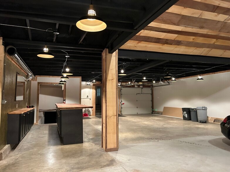 More Photos Of 220 W 80th Ter, Kansas City Storefront Retail Office For Sale