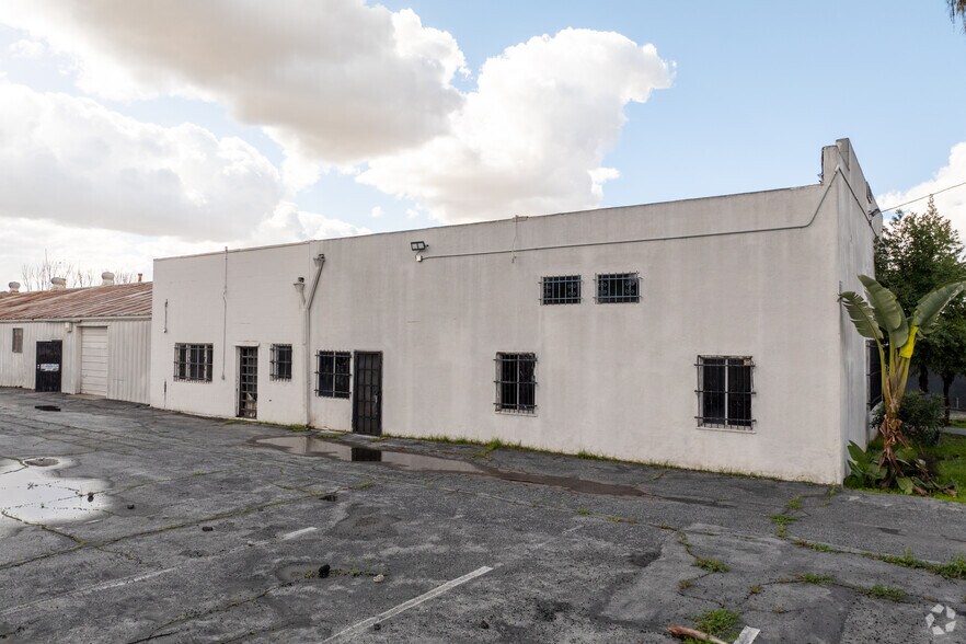 More Photos Of 2772-2820 Norton Ave, Lynwood Manufacturing For Lease