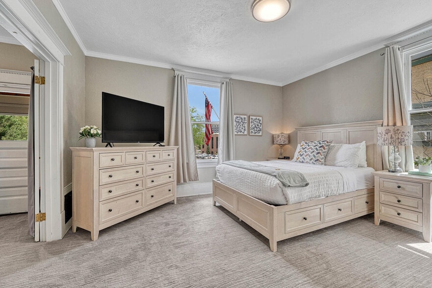 More Photos Of 6 Boulder Crescent St, Colorado Springs Hotel For Sale