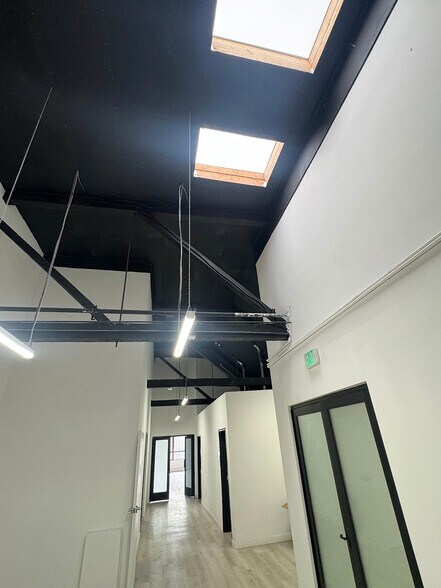 More Photos Of 1016 S Santee St, Los Angeles Storefront For Sale