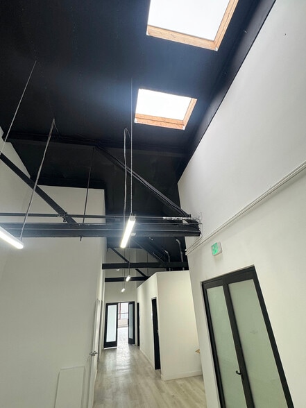 More Photos Of 1016 S Santee St, Los Angeles Storefront For Lease