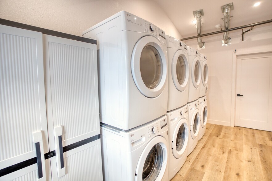 More Photos Of 858 E White Mountain Blvd, Pinetop Hotel For Sale