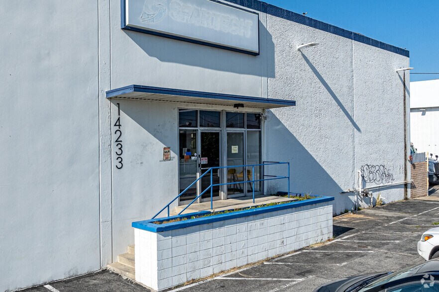 More Photos Of 14233 Gannet St, La Mirada Manufacturing For Lease