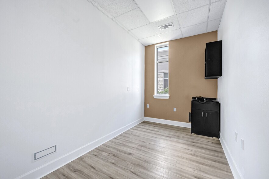 More Photos Of 440 Cobia Dr, Katy Office Residential For Sale