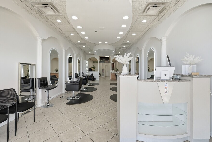 More Photos Of 9536 Liberia Ave, Manassas Supermarket For Lease