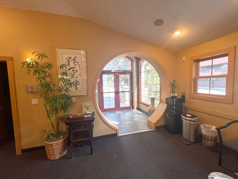 More Photos Of 5 Cook St, Denver Medical For Lease