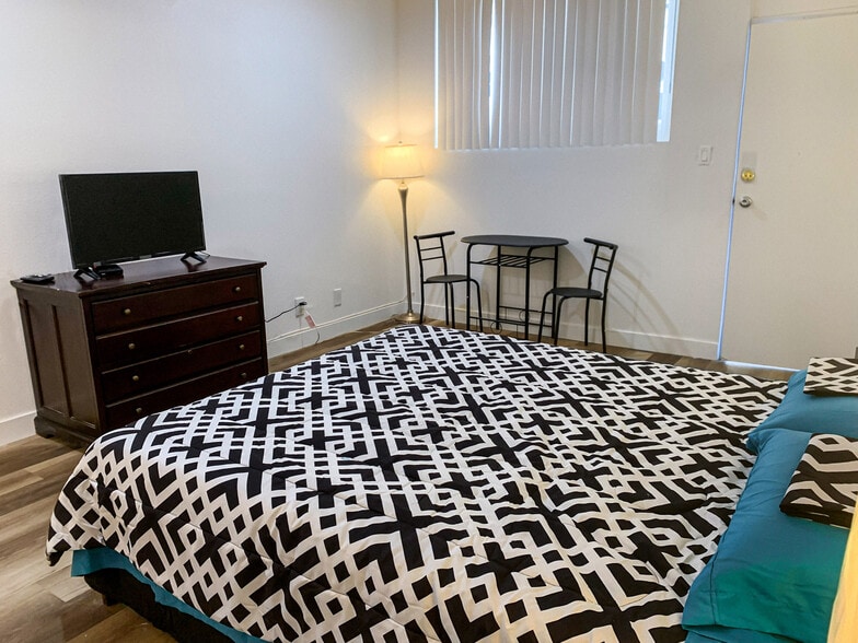 More Photos Of 200 S 8th St, Las Vegas Apartments For Sale