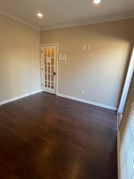 More Photos Of 540 SE Powder Springs St, Marietta Office Residential For Lease