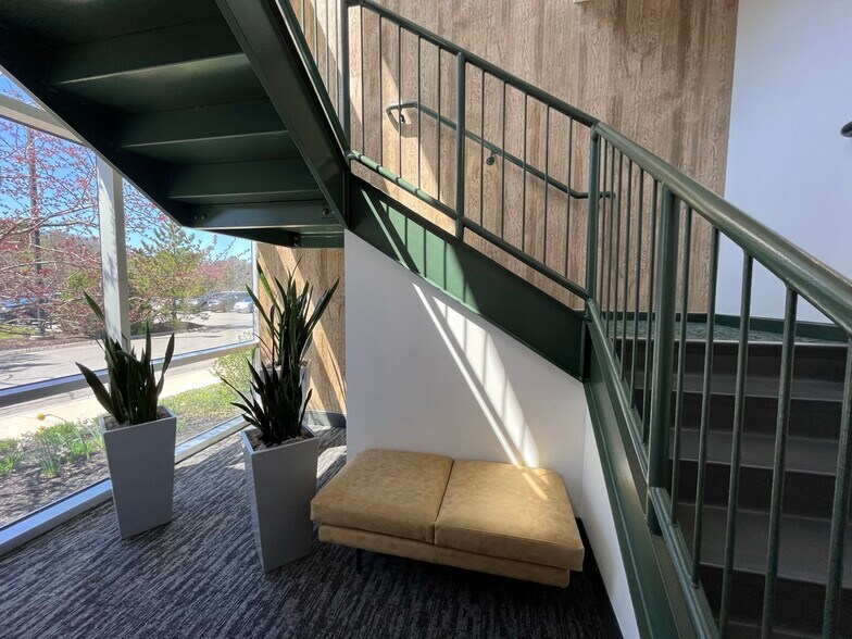 More Photos Of 273 Corporate Dr, Portsmouth Office For Lease