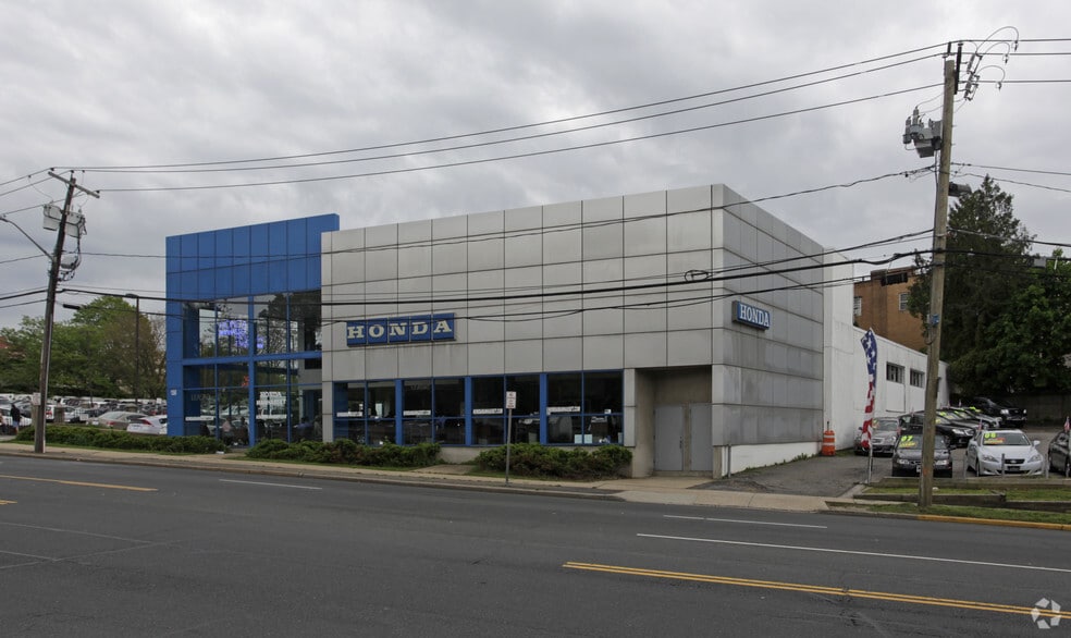 More Photos Of 1260 Northern Blvd, Manhasset Auto Dealership For Sale