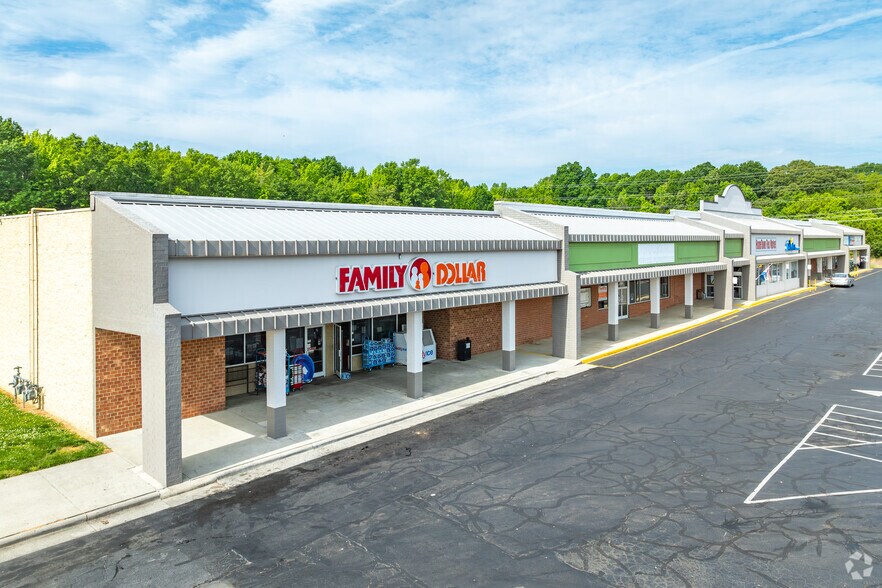 Primary Photo Of 2206-2212 W Webb Ave, Burlington Storefront For Lease