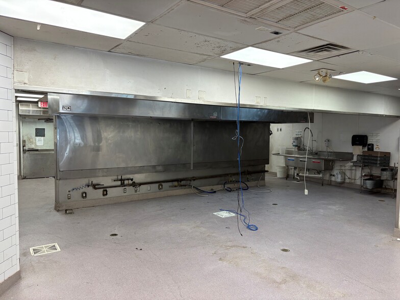 More Photos Of 1627 Race Track Rd, Jacksonville Restaurant For Lease