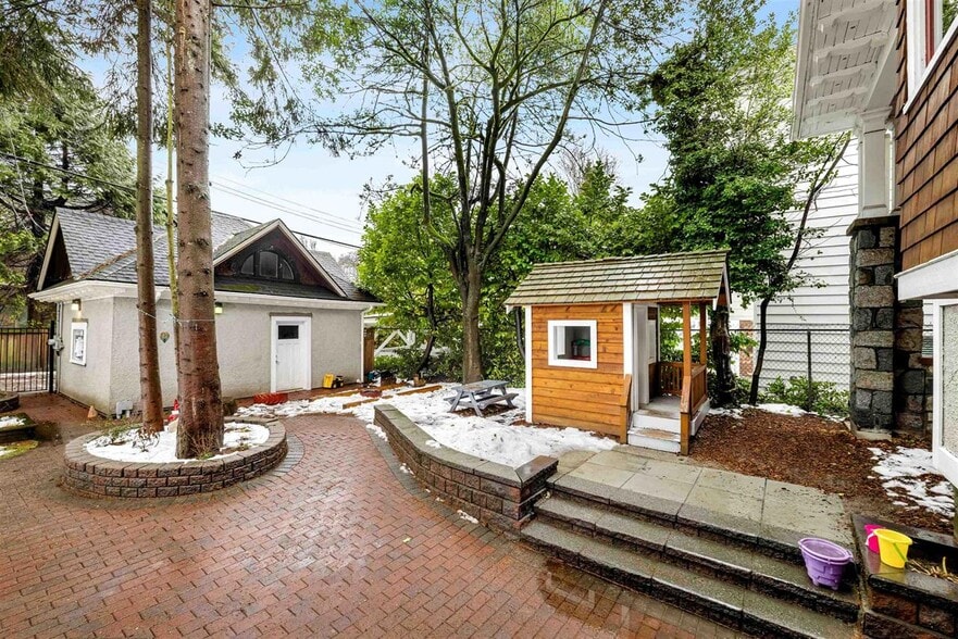 More Photos Of 4355 Granville St, Vancouver Schools For Sale