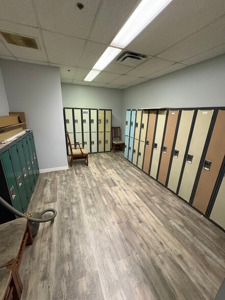 More Photos Of 8011 Davies Rd NW, Edmonton Manufacturing For Sale