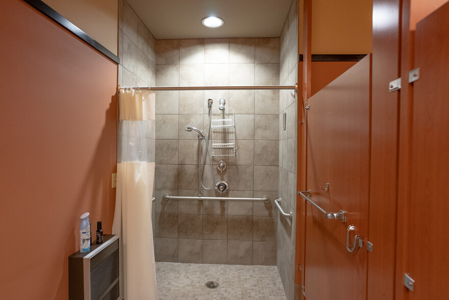 More Photos Of 150 Scharberry Ln, Mars Office For Sale