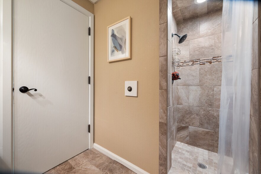 More Photos Of 2529 74th St, Lubbock Office For Sale