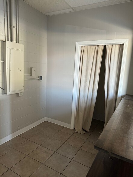 More Photos Of 17866 Sierra Hwy, Santa Clarita Office For Lease