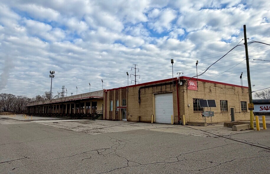Primary Photo Of 1630 Miller Rd, Dearborn Truck Terminal For Sale