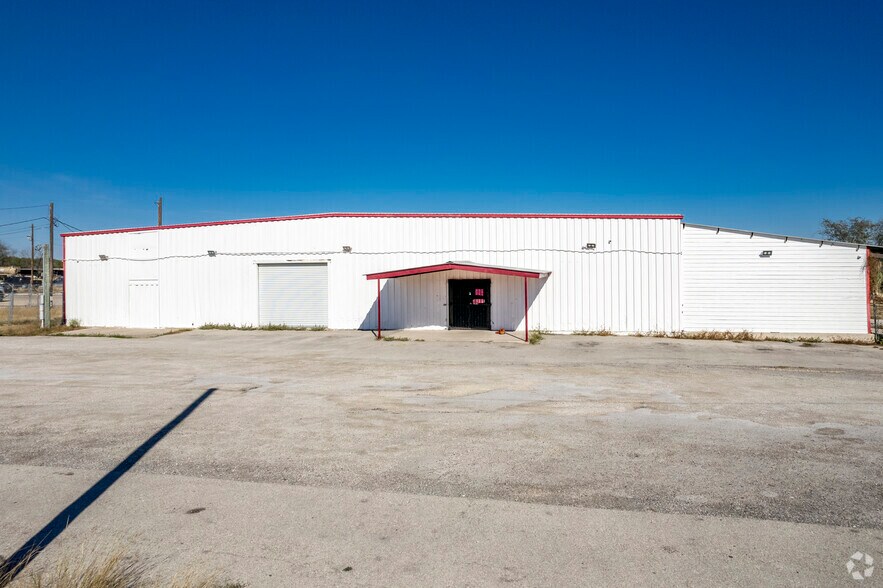 More Photos Of 1457 S Highway 181, Karnes City Warehouse For Sale