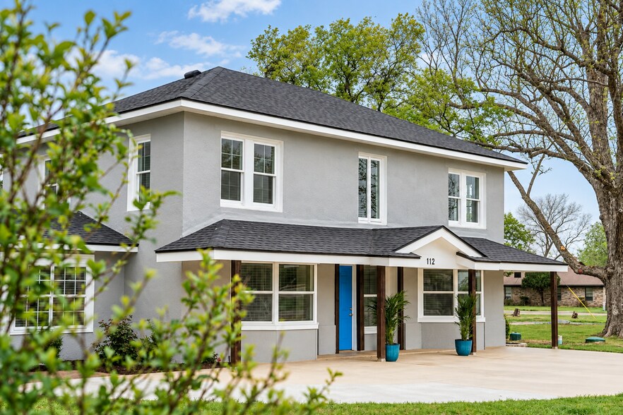 Primary Photo Of 112 US-290, Ledbetter Hospitality For Sale