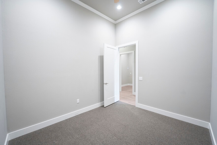 More Photos Of 1400 N Coit Rd, McKinney Unknown For Lease