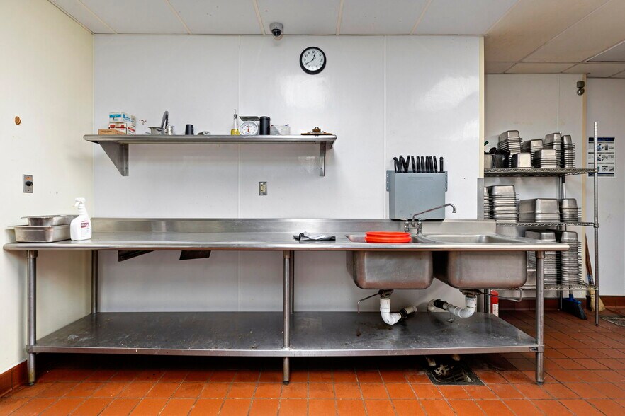 More Photos Of 250 Conicville Rd, Mount Jackson Hotel For Lease