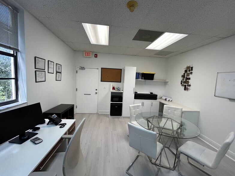 More Photos Of 2400 N University Dr, Pembroke Pines Office For Lease