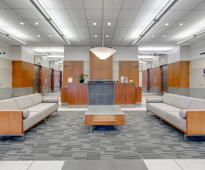 More Photos Of 1910 Pacific Ave, Dallas Office For Lease