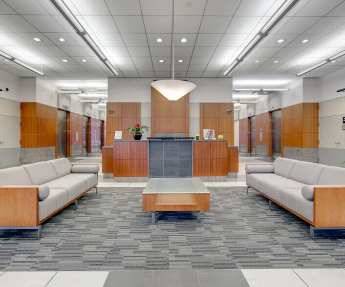 More Photos Of 1910 Pacific Ave, Dallas Office For Lease