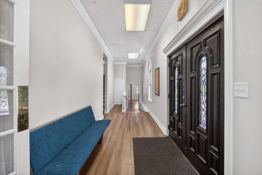 More Photos Of 168 Faulconerville Dr, Amherst Flex For Sale