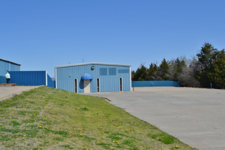 More Photos Of 3035 NE 23rd St, Oklahoma City Industrial For Sale